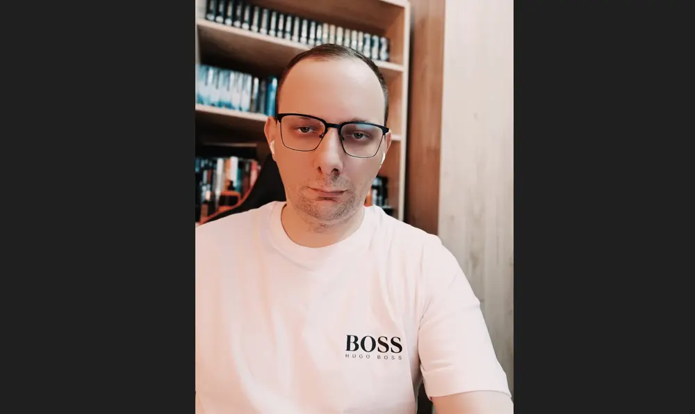 Деловой, энергичный мужик с блестящим умом, который я оттачивал десятилетиями